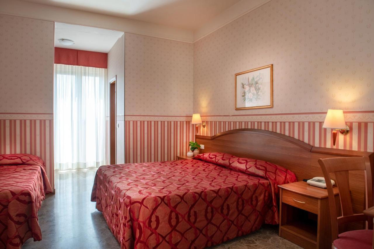 Hotel Tiffany Rimini Exterior photo