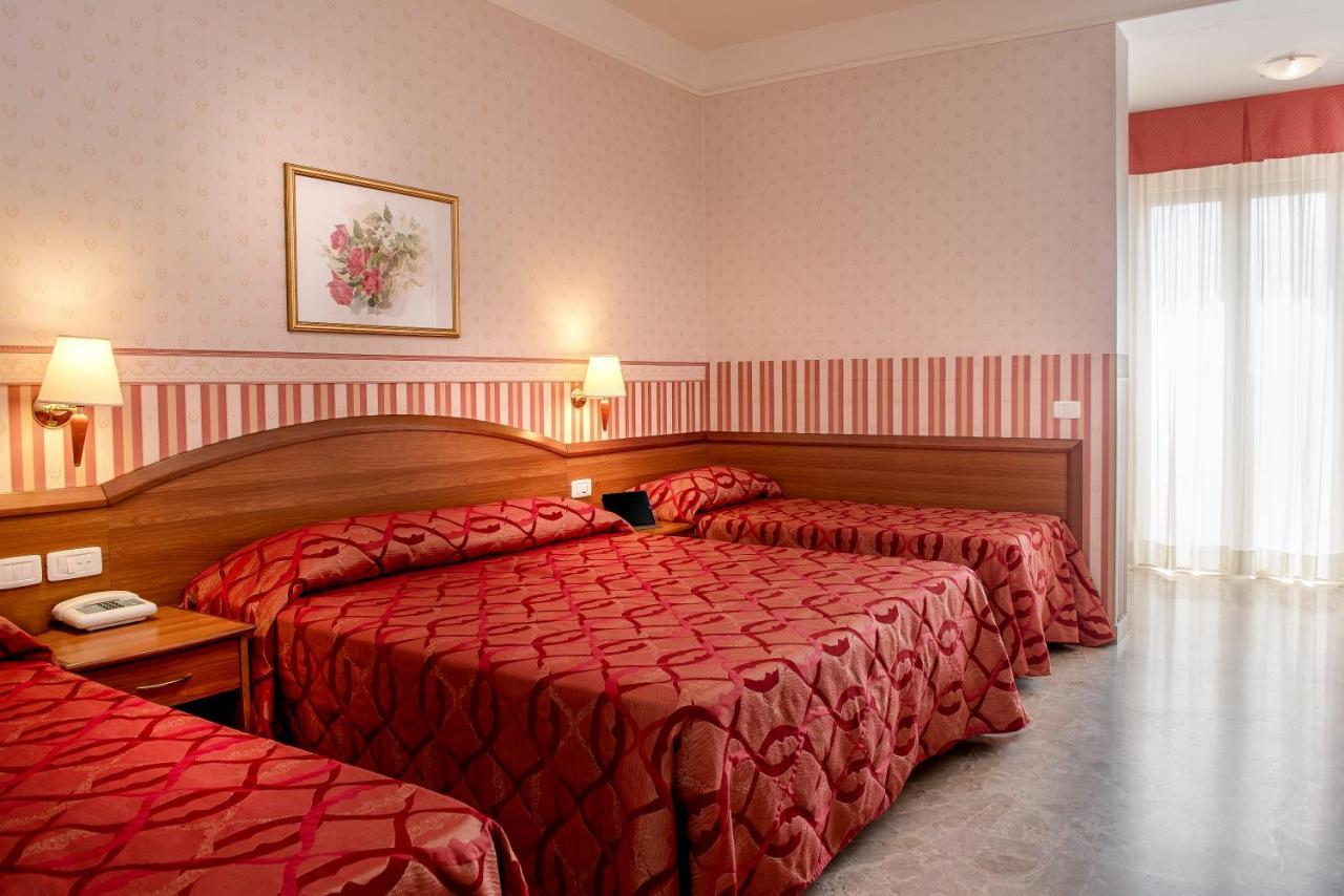 Hotel Tiffany Rimini Exterior photo