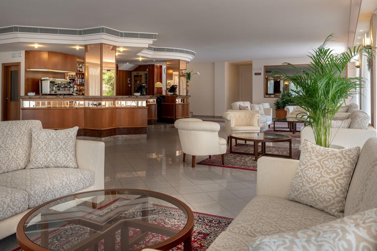 Hotel Tiffany Rimini Exterior photo